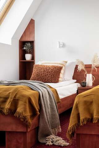 Отели типа «постель и завтрак» Oberża Pod Różą Новы-Тарг Двухместный номер с 1 кроватью или 2 отдельными кроватями-1