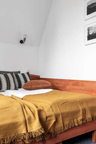 Отели типа «постель и завтрак» Oberża Pod Różą Новы-Тарг Двухместный номер с 1 кроватью или 2 отдельными кроватями-11